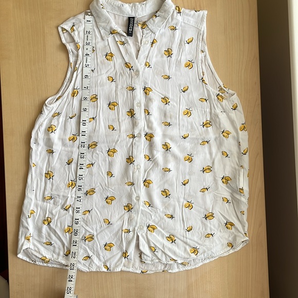 H&M Lemon Novelty Print Collared 100% Viscose Sleeveless Shirt Women's Size 6 - Picture 2 of 7